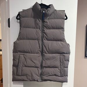 GAP Men's Taupe Puffer Vest
